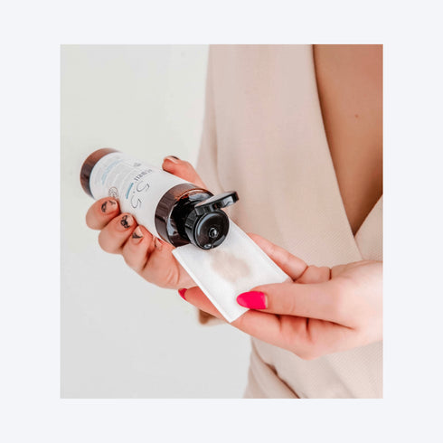 Acwell pH Balancing Toner cu licorice îndepărtează impuritățile, reduce roșeața și hidratează ușor. Potrivit pentru tenul obosit și lipsit de luminozitate.